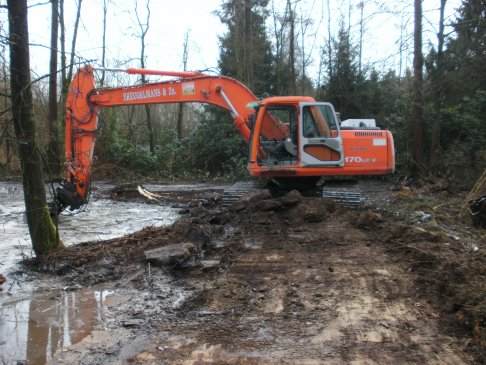 Winkelsbroek_plaggen, verlagen taluds rond vijver + afvoeren plagsel 10