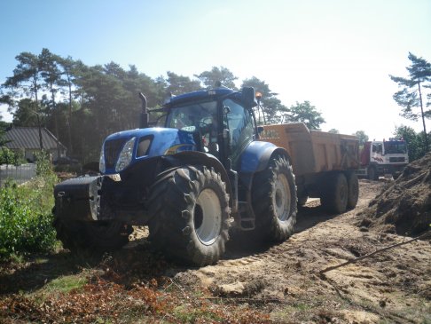 New Holland T7040