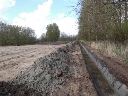 graven van sloten langs landbouwpercelen 4